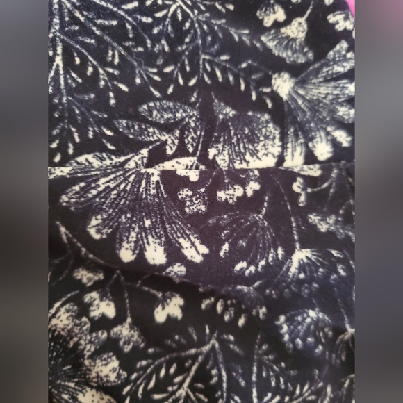 Set of 4 LuLaroe Leggings Tall and Curvy size - Picture 2 of 7